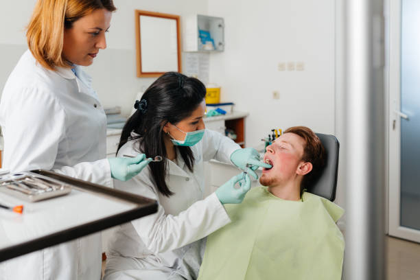 Best Emergency Tooth Extraction  in Robertsde, AL
